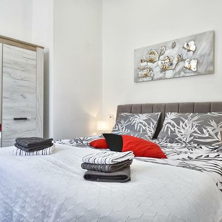 Apartment 20M From Arena Pula Exterior photo