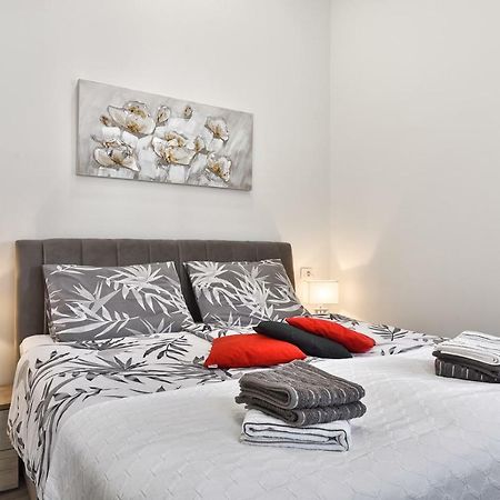 Apartment 20M From Arena Pula Exterior photo