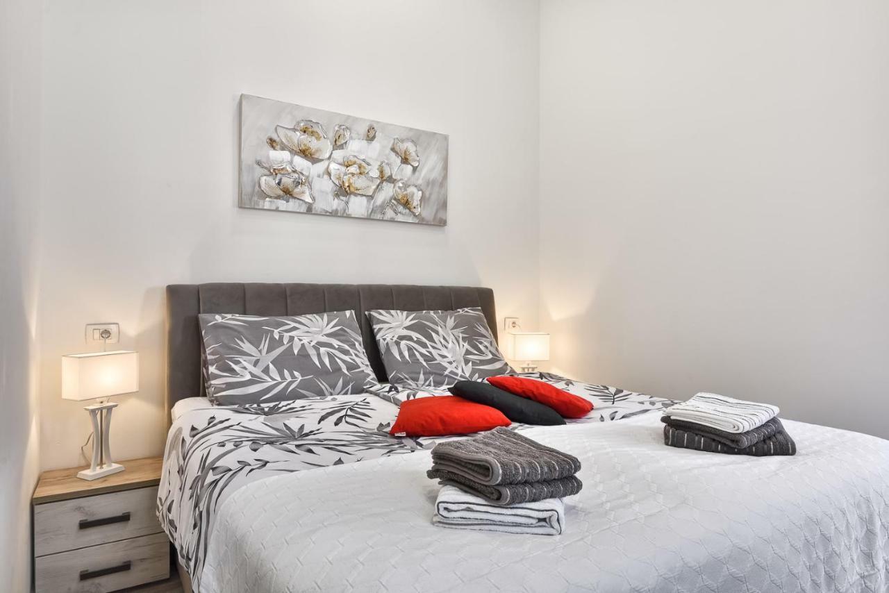 Apartment 20M From Arena Pula Exterior photo