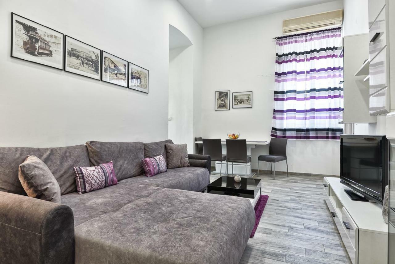 Apartment 20M From Arena Pula Exterior photo