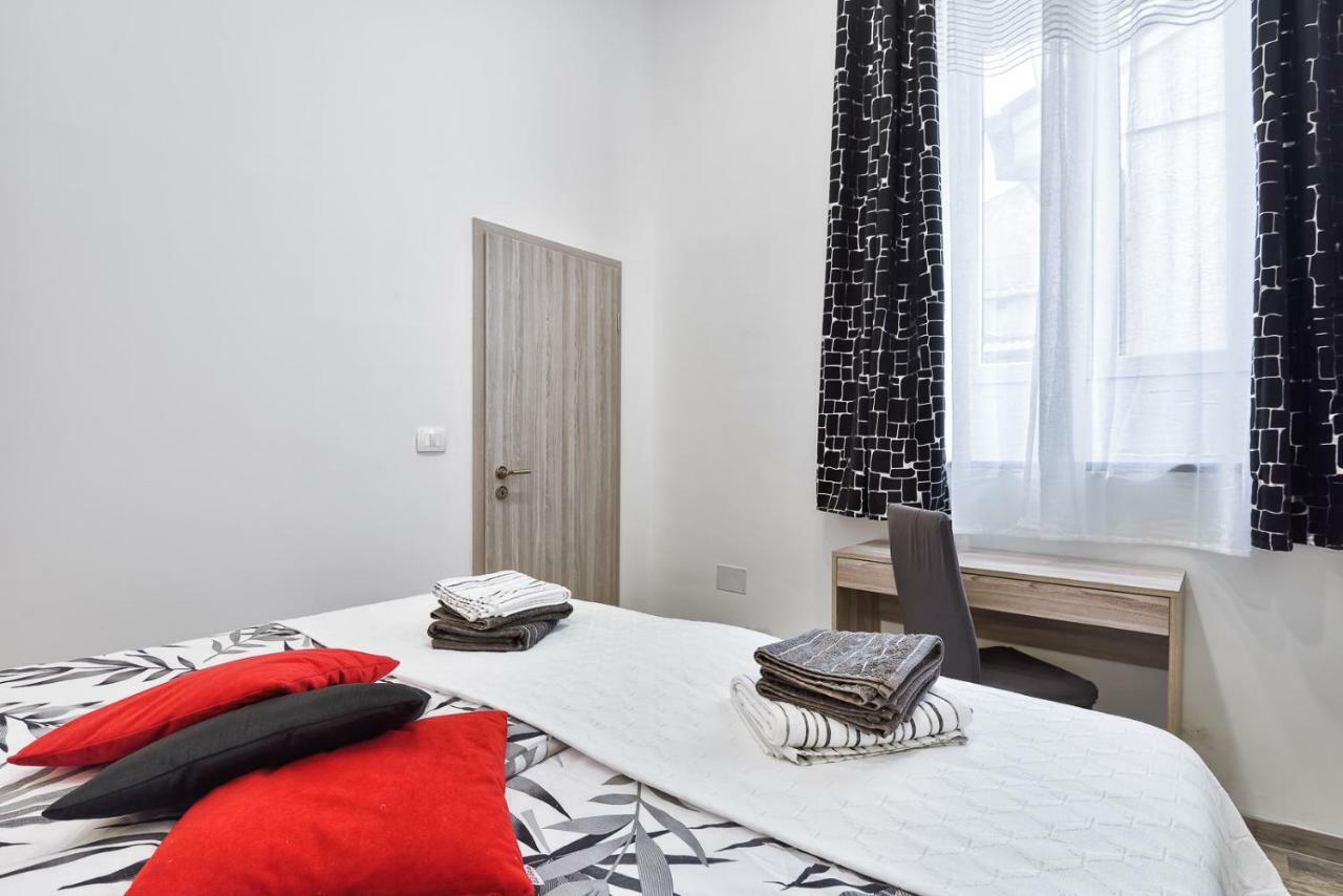 Apartment 20M From Arena Pula Exterior photo